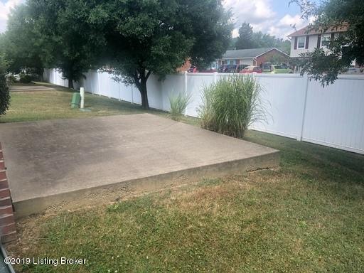 Building Photo - 405 Fledge Dr