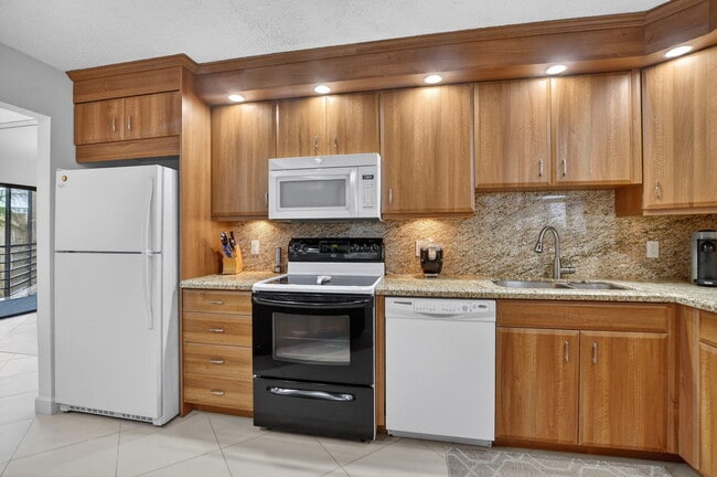 Building Photo - 5851 Camino Del Sol