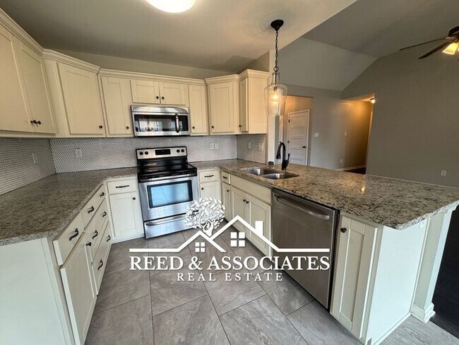Building Photo - Spacious Olive Branch Home