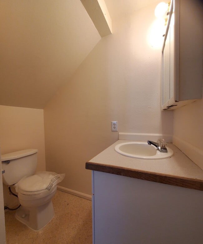 Building Photo - FG: 01010 E 35th