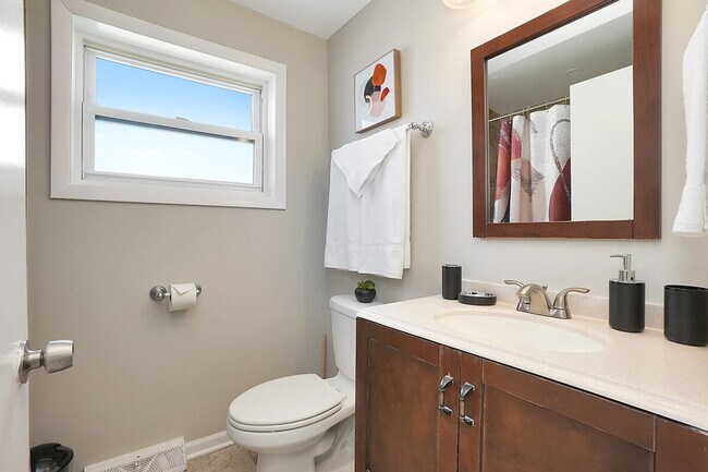 Building Photo - 6121 S Narragansett Ave