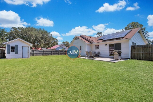 Building Photo - Beautiful 3 Bed 2 Bath Home located in his...