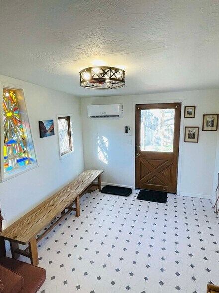 Building Photo - 4960 E Redrock Dr