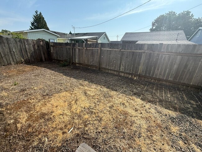 Building Photo - Beautifully renovated Pet Friendly Two Bed...