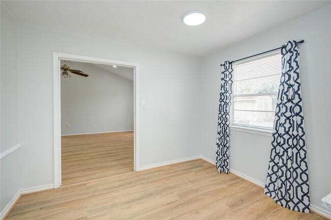 Building Photo - 23415 Verngate Dr