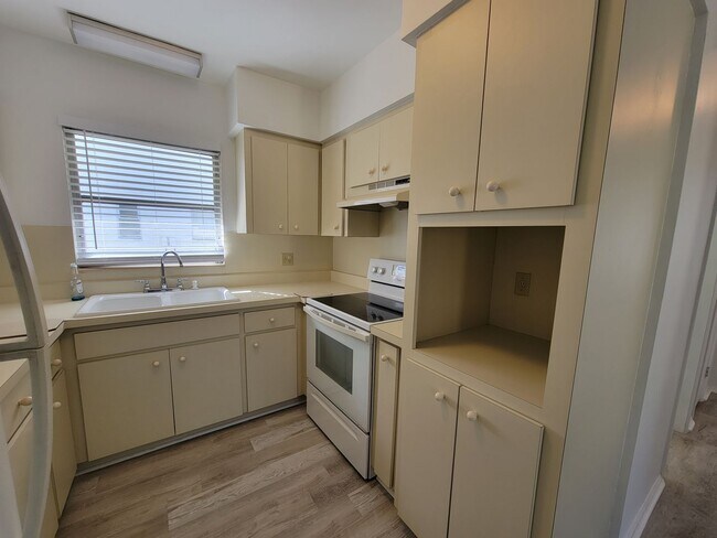 Building Photo - 505 Manatee Ct