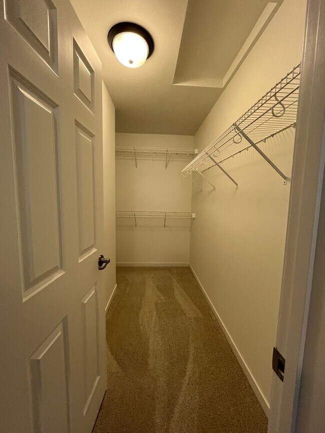 Building Photo - 3 Bed 3 Bath Townhome