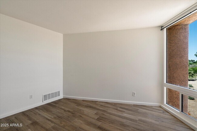 Building Photo - 7401 N Scottsdale Rd