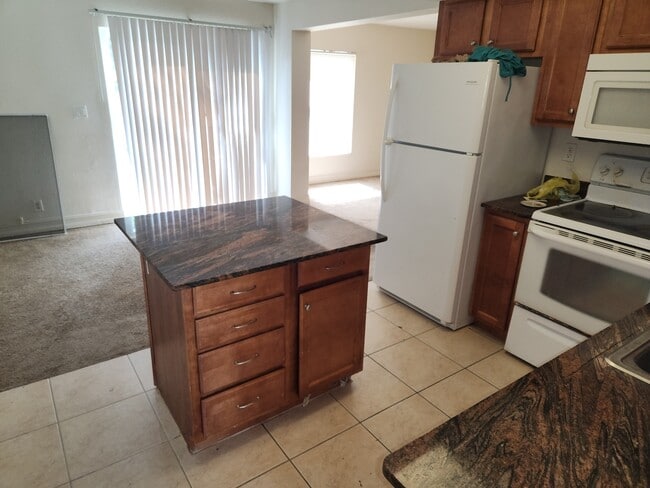 Building Photo - 603 SW 1st Ct