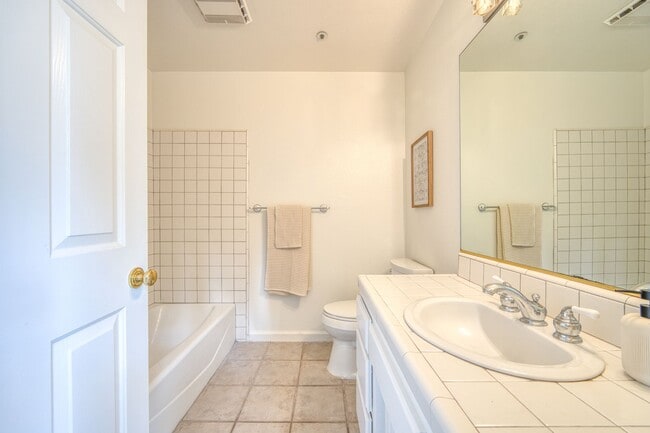 Building Photo - Huge house (2914 Sq. Ft.) in a well desired neighborhood off of Johnson Avenue