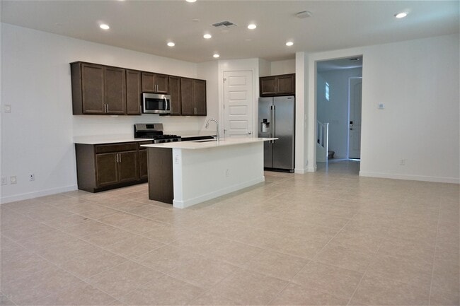 Building Photo - 1079 E Sabino Dr