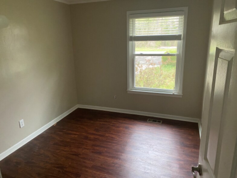 Building Photo - 391 Mortons Lake Rd