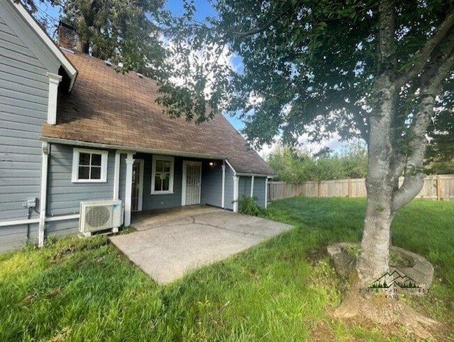 Building Photo - Historic Heritage House in Thurston
