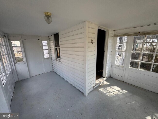 Building Photo - 729 E Haverford Rd