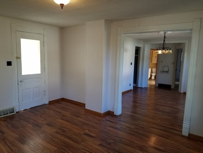 Building Photo - 622 W 18th St