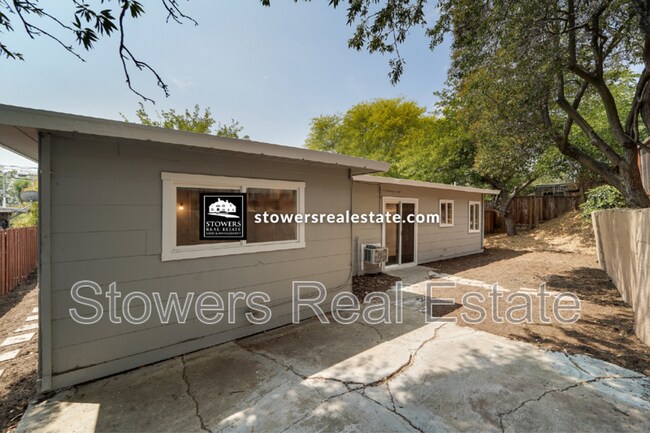 Building Photo - 2073 Overhill Rd