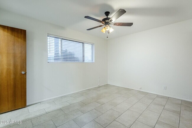 Building Photo - 125 E Papago Dr