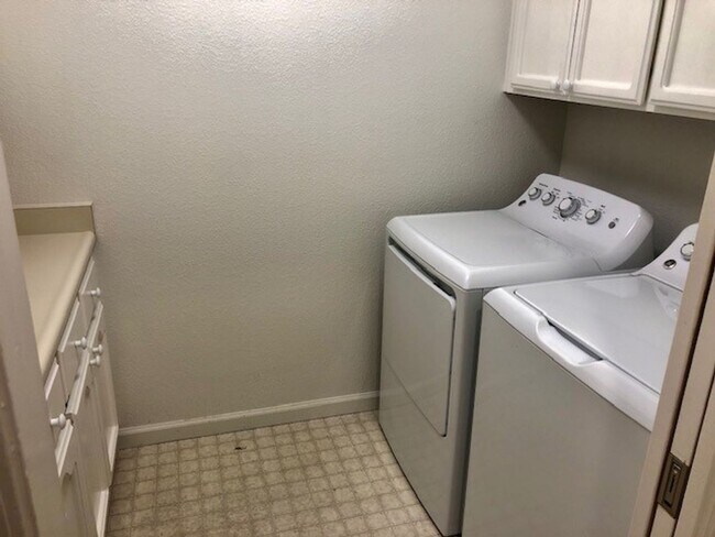 Building Photo - Charming and Spacious Home in Carmichael