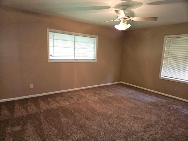 Building Photo - 2100 Colby Dr