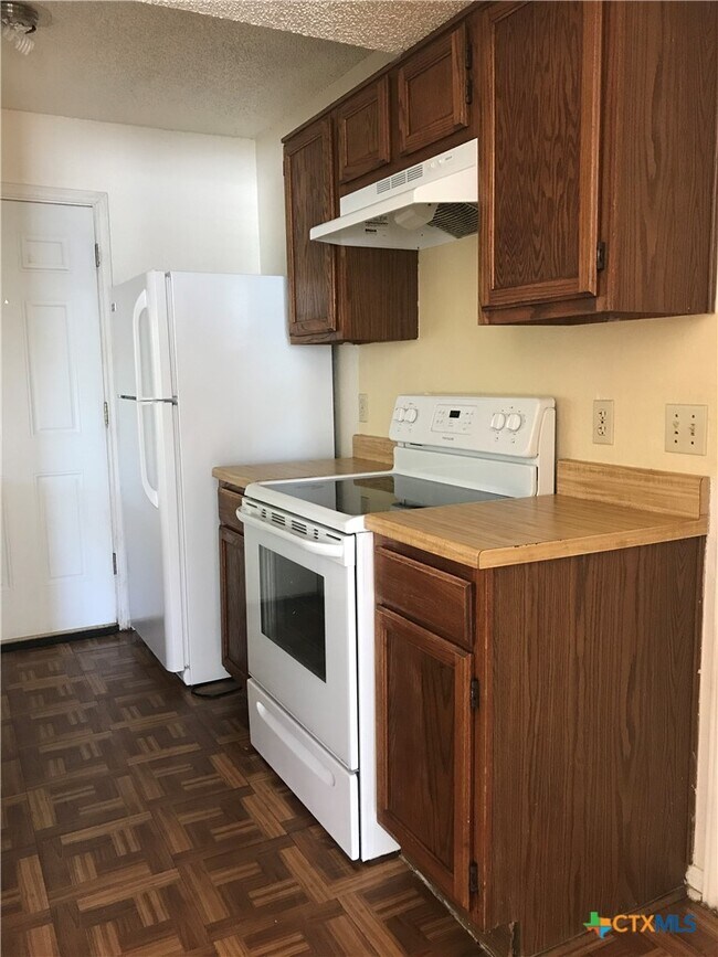 Building Photo - 2113 Caprice Dr