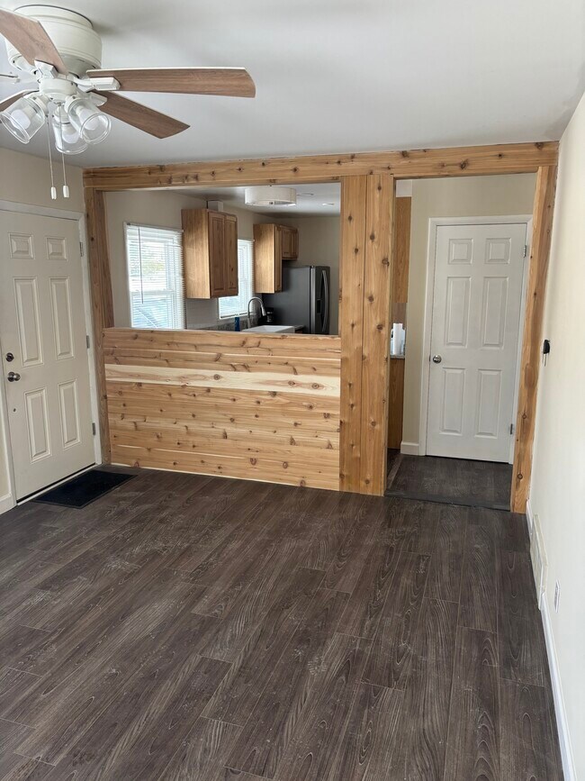 Building Photo - 103 Cherry St