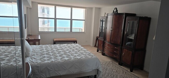 Building Photo - 6039 Collins Ave