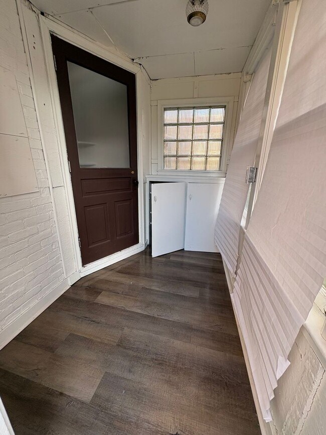 Building Photo - 1st Floor, 1-2 Bedroom Apartment with Yard in York City SD