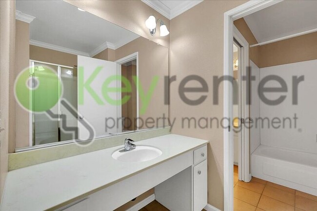 Building Photo - 2254 Woodside Ln