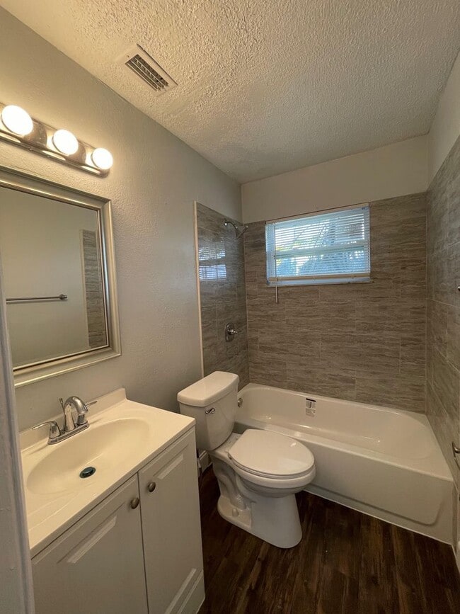 Building Photo - 4 BED/2 BATH Home! AVAILABLE NOW!