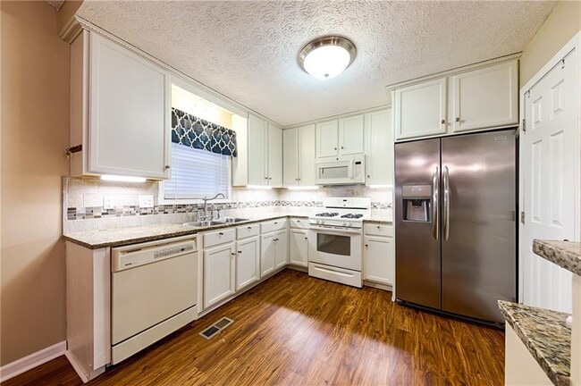 Building Photo - 4161 W Pointe Dr NW