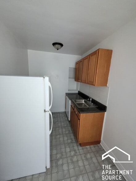 Building Photo - 1421 W Farwell Ave