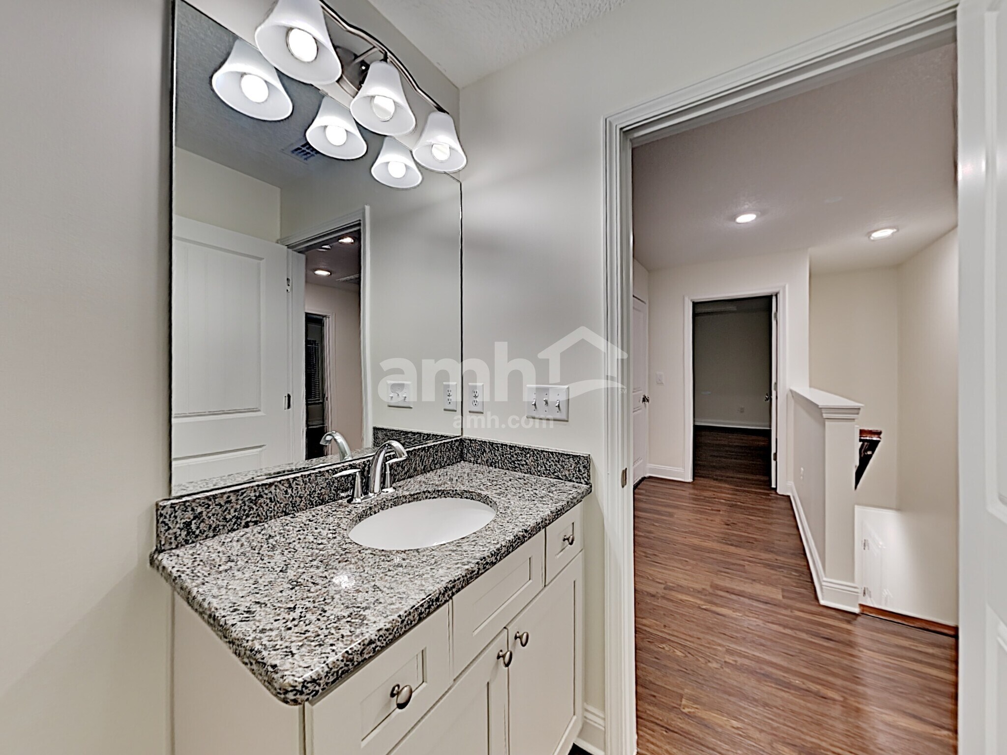 Building Photo - 3102 Creek Village Ln