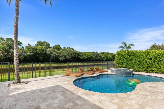 Building Photo - 9529 Eden Roc Ct