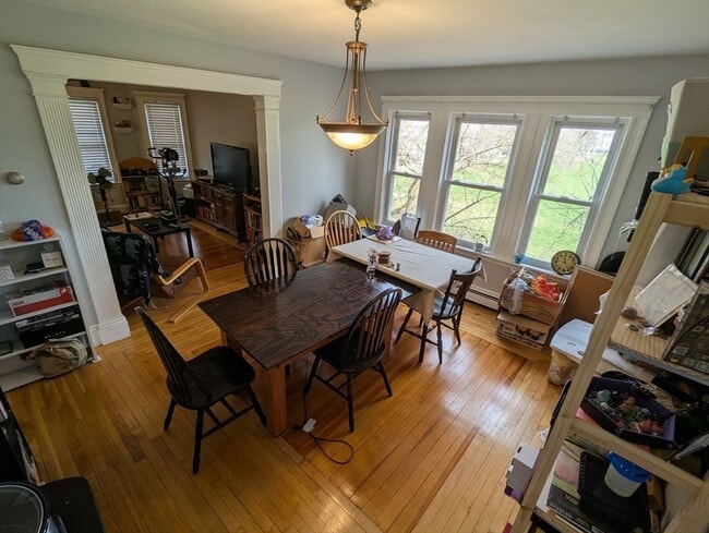 Building Photo - 376 Fellsway W