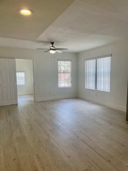 Building Photo - 221 SW 9th Ave