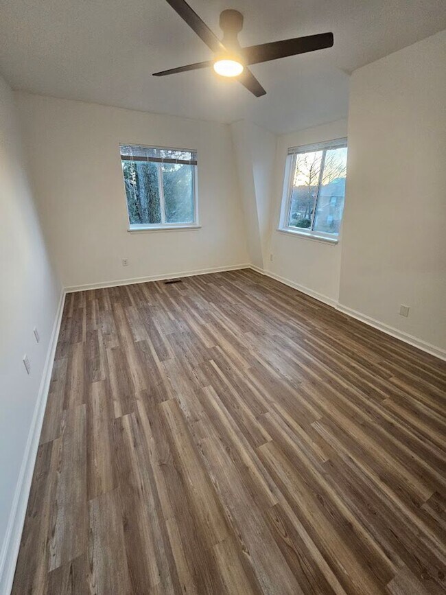 Building Photo - 71 Westgate Cir