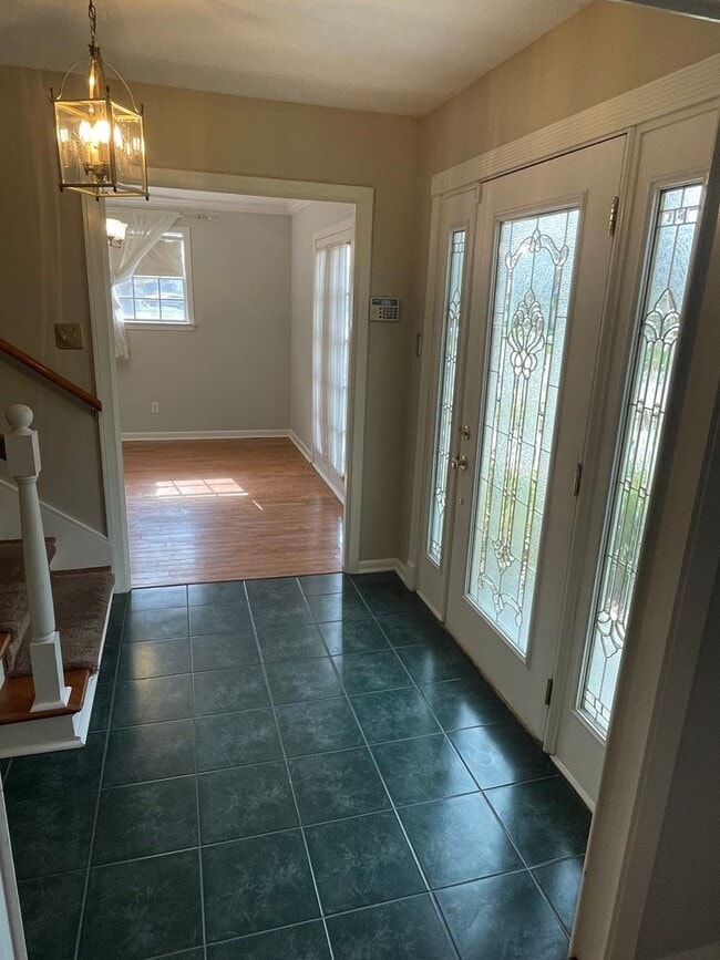 Building Photo - Spacious 4BD Home in Metairie, with Driveway and Fenced in Backyard