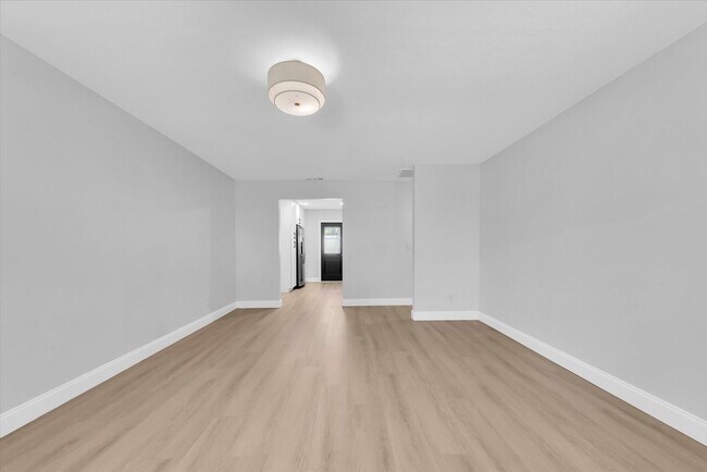 Building Photo - 3009 W Binnicker Ave