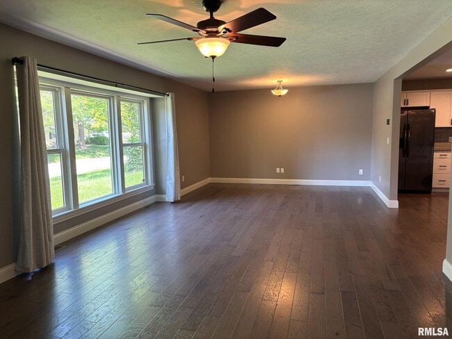 Building Photo - 90 Pinehurst Dr