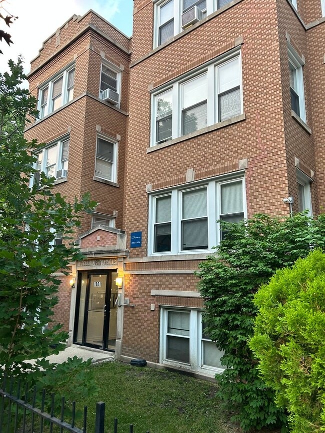 Building Photo - 5041 W 18th St