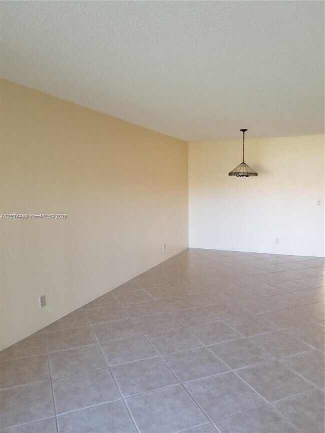 Building Photo - 369 Lakeview Dr