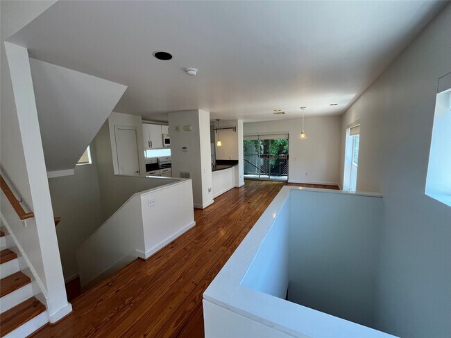 Building Photo - 1315 Buckner St