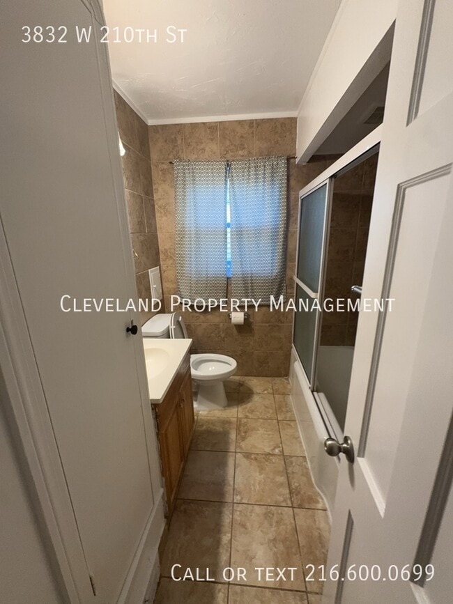 Building Photo - 3832 W 210th St