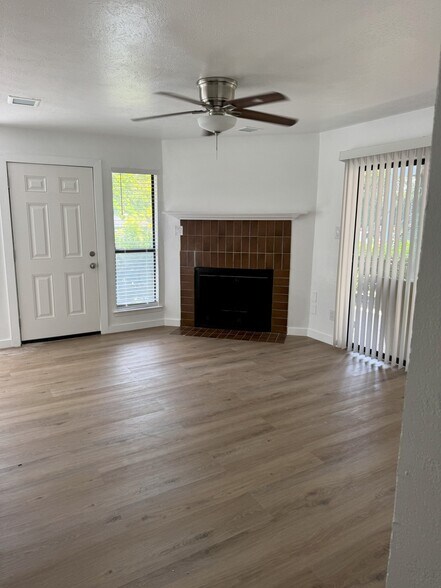 Building Photo - 5418 Lakeview Pkwy