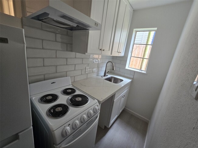 Building Photo - 2501 Yoakum Blvd