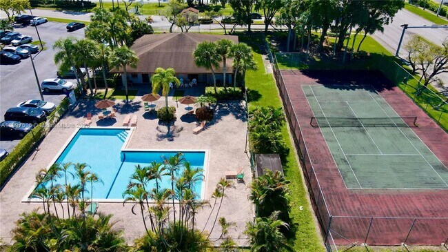 Building Photo - 10825 SW 112th Ave