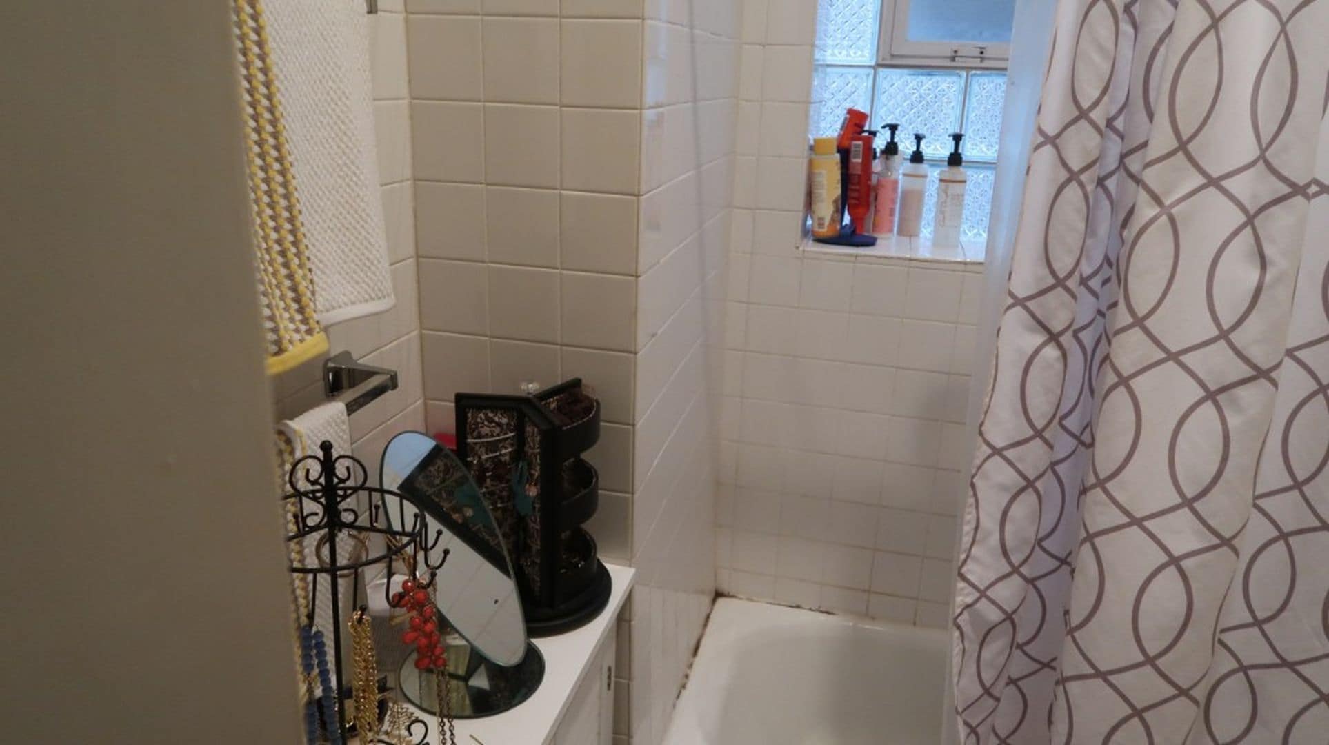 Building Photo - 1411 W Erie St