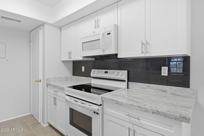 Building Photo - 780 E Eugie Ave