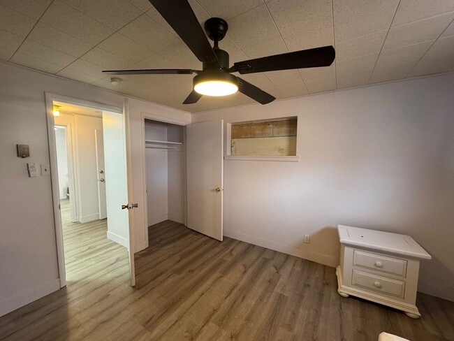 Building Photo - Student Housing: Private Bedroom