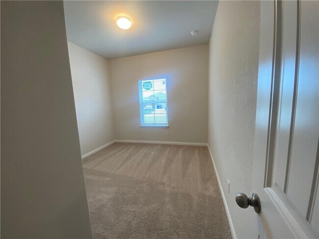 Building Photo - 322 Northshore None